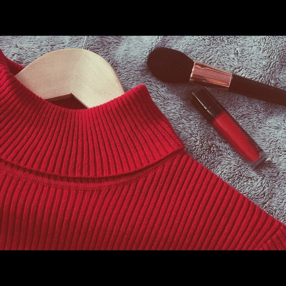 LIZ CLAIBORNE | Red Turtleneck